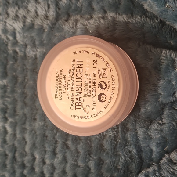 Laura Mercier  translucent powder - Picture 2 of 6